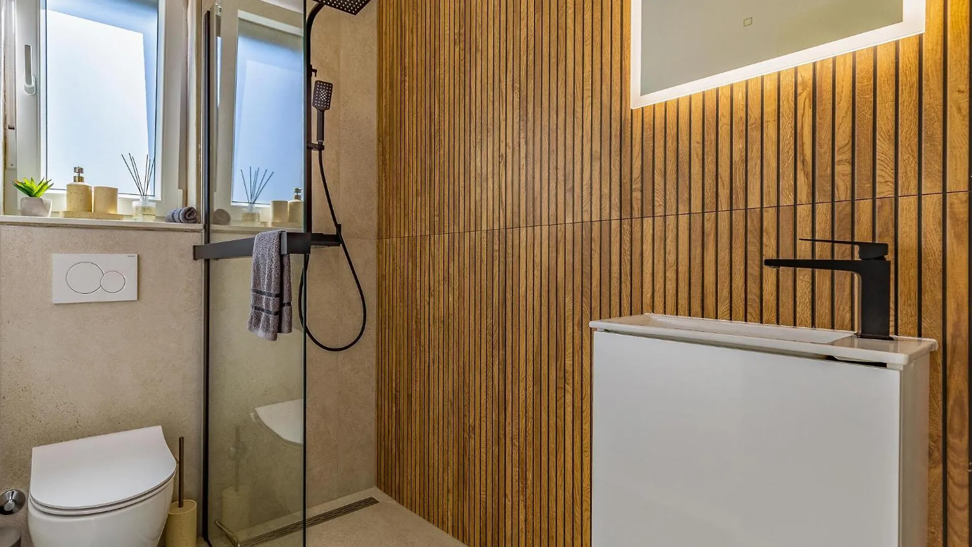 2 Bedroom Lovely Apartment In פולה