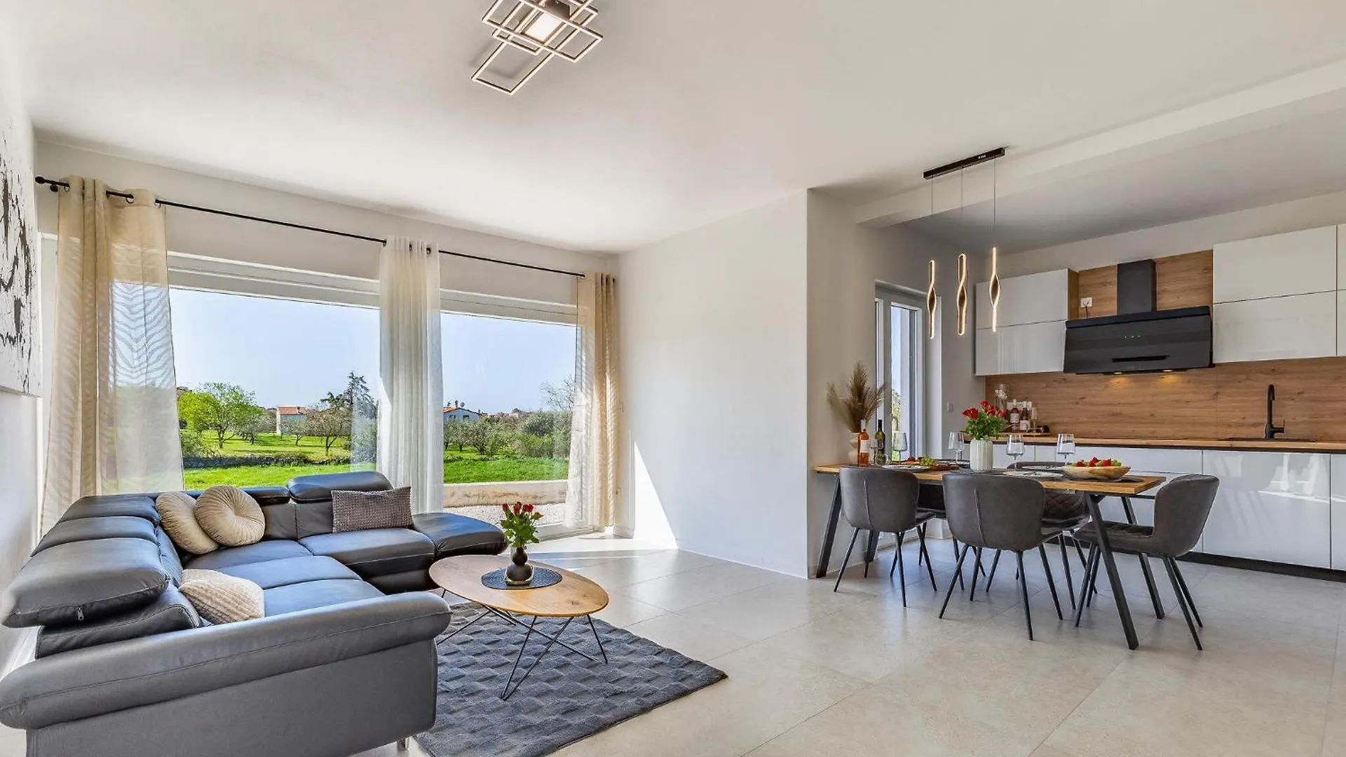 2 Bedroom Lovely Apartment In פולה