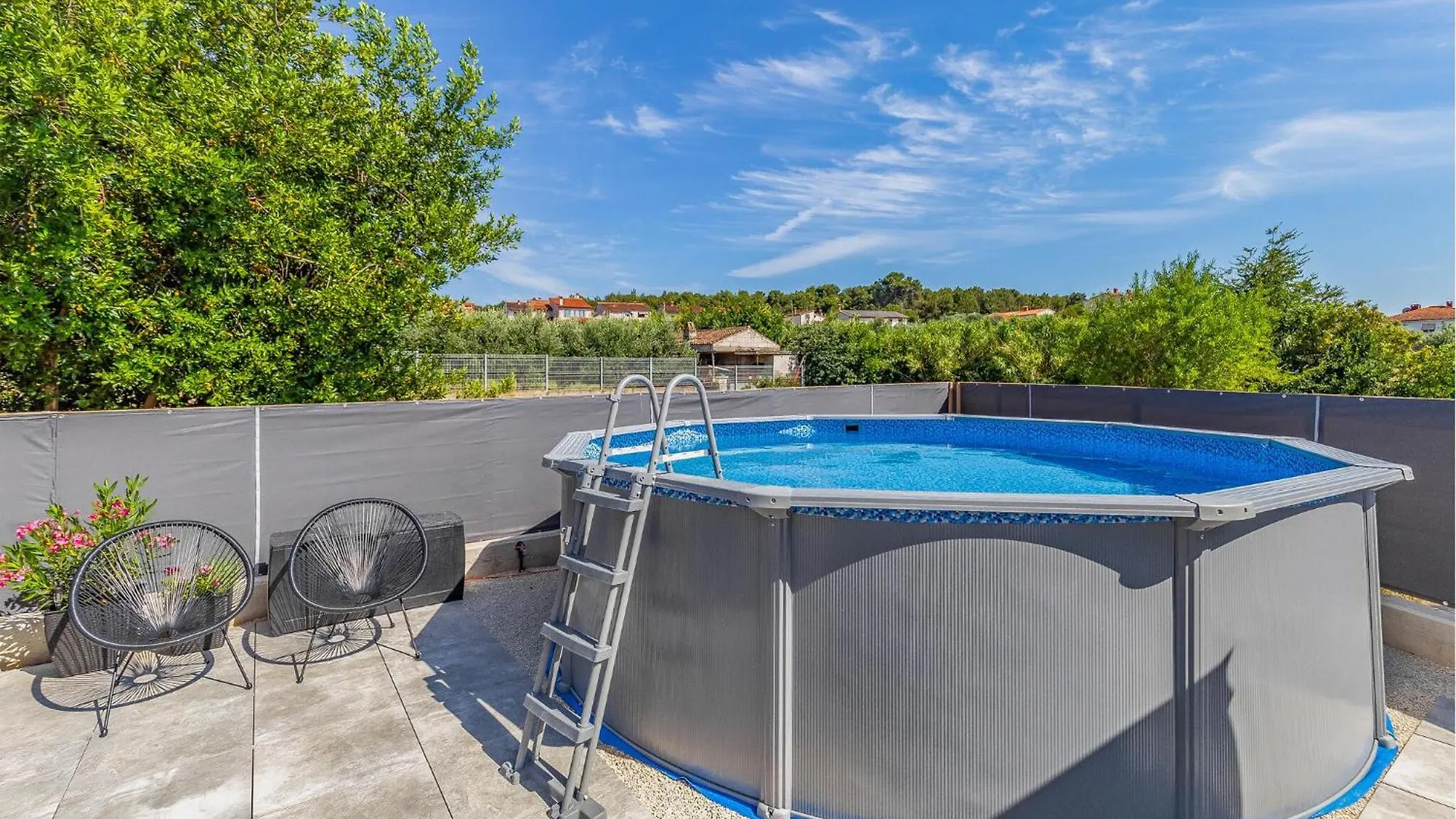 2 Bedroom Lovely Apartment In פולה